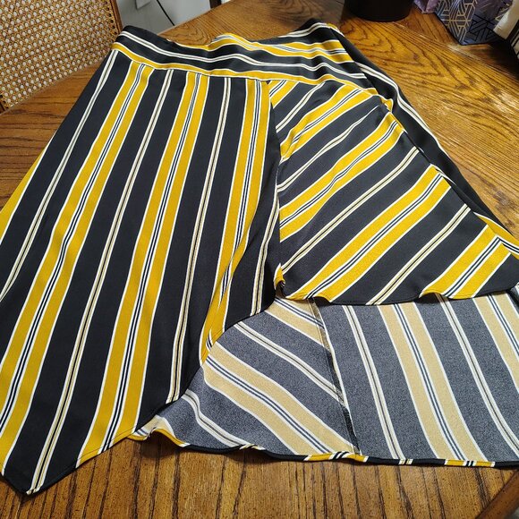 Skirt with Zipper on Side - Picture 1 of 4